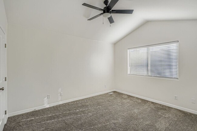 Building Photo - Beautifully Renovated Townhouse in Glendale Near Infinity Park