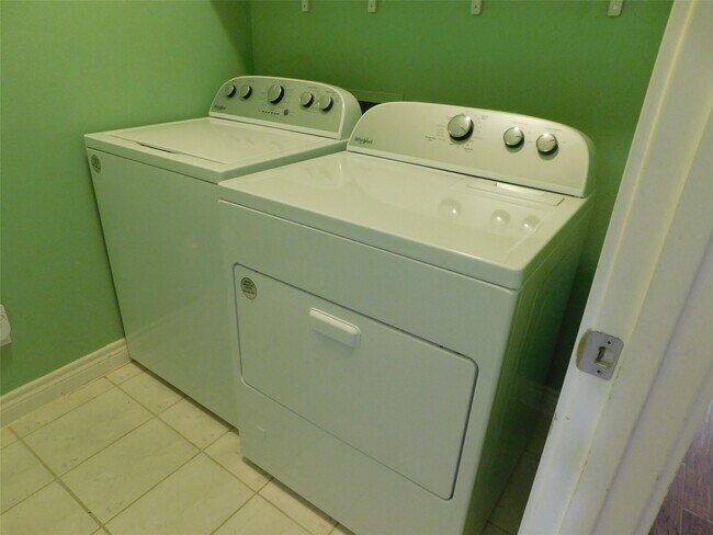 Building Photo - 2615 Starboard Point Dr