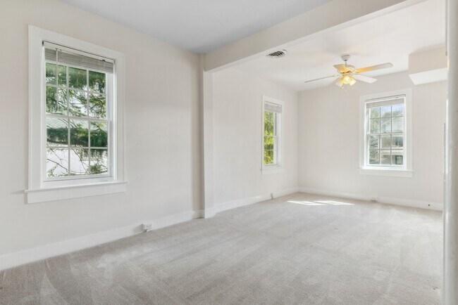 Building Photo - 317 W College Terrace