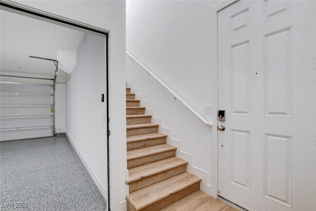 Building Photo - 237 Callen Falls Ave