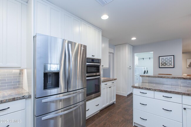 Building Photo - 4245 E Earll Dr