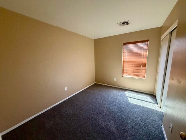 Building Photo - spacious 4-bedroom, 3-bathroom house is perfect for those looking for a comfortable and convenien...