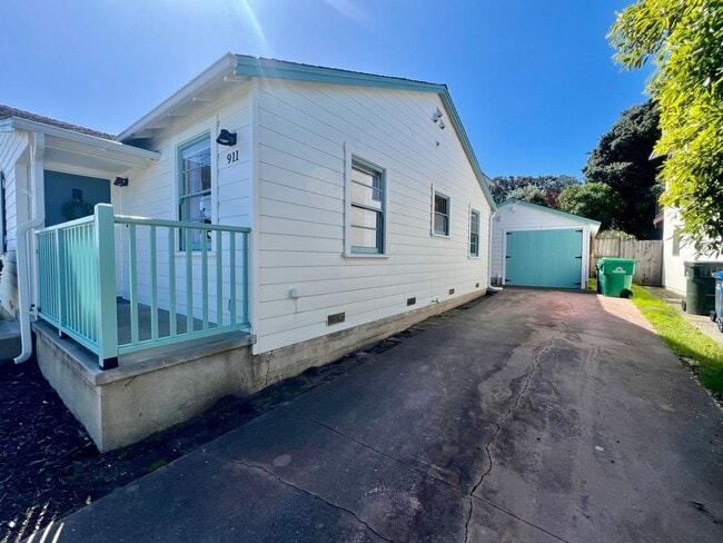 Building Photo - Charming Furnished Home in PG available May 01, 2026!