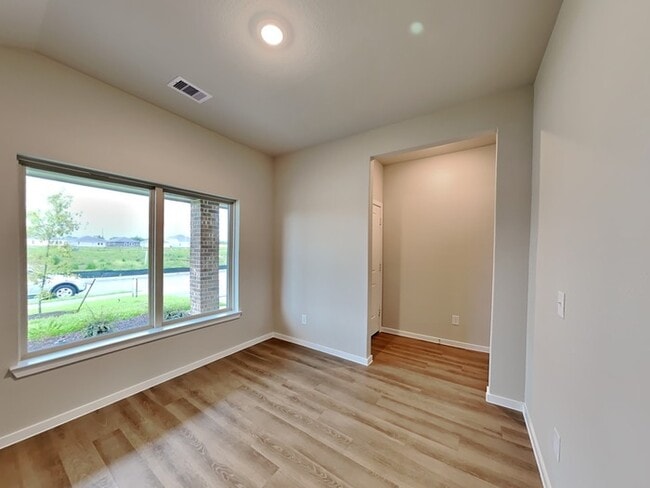 Building Photo - 17331 Roxboro Ln