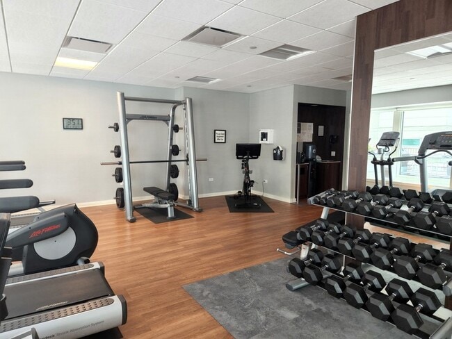 Building Photo - 57 E Delaware Pl