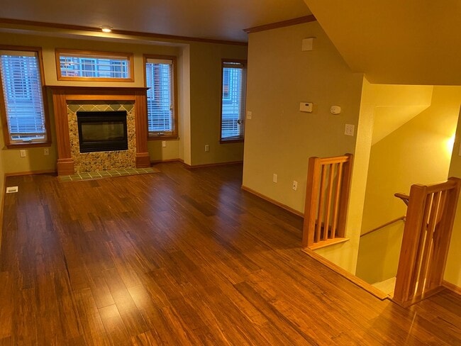 Building Photo - Appealing 3 bed / 1.5 bath townhouse in Greenwood/N Seattle