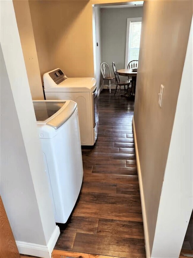 Building Photo - 661 Hevey St