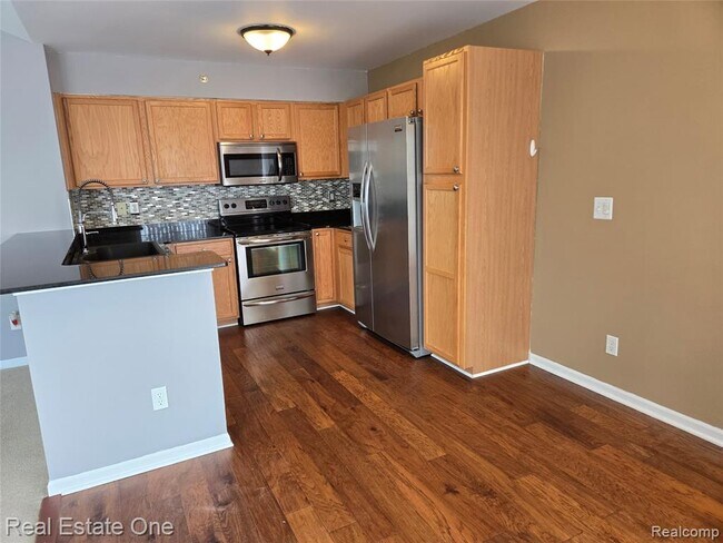 Building Photo - 1716 Deepwood Cir