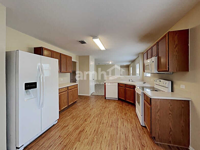 Building Photo - 1995 Kickapoo Trl