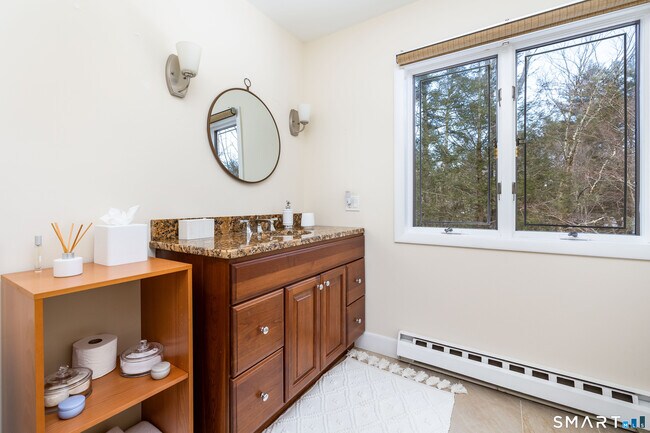 Building Photo - 9 Belshyre Ct