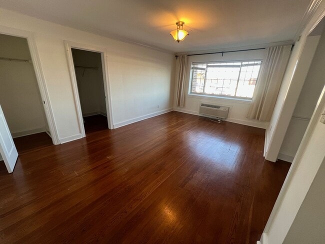 Building Photo - Wonderful studio condo in the heart of Old Town!!