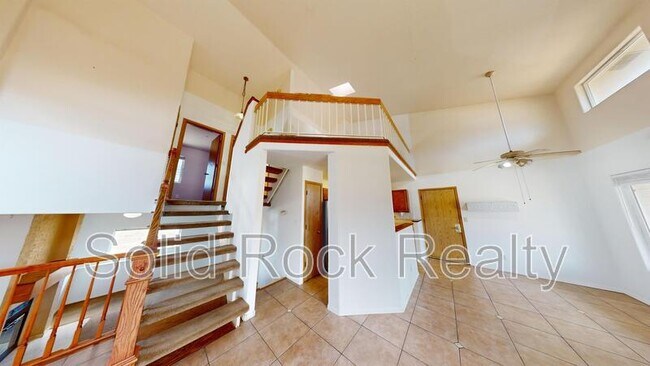 Building Photo - 935 Greenbrier Dr