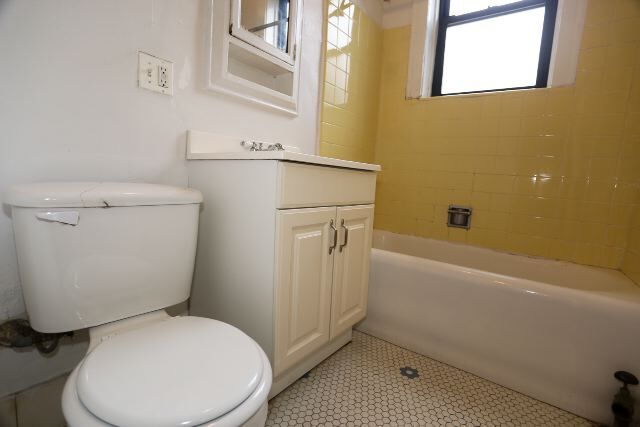 Building Photo - 4349 N Damen Ave