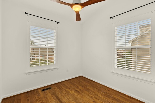 Building Photo - 1249 Quaker Hill Dr