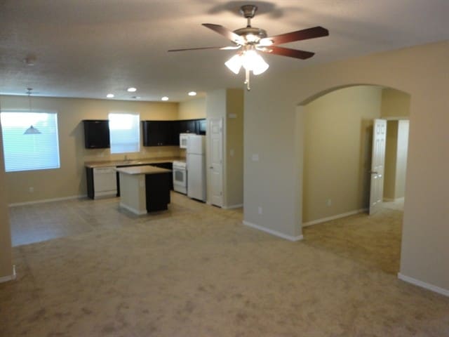 Building Photo - 2712 Moon Glow Dr NE