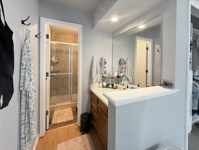 Building Photo - $0 DEPOSIT OPTION. SPACIOUS 4-BEDROOM CENT...