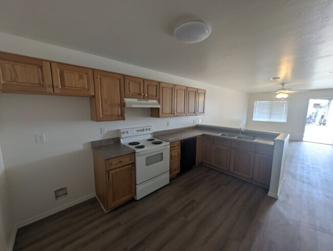 Building Photo - 2642 N Los Altos Ave