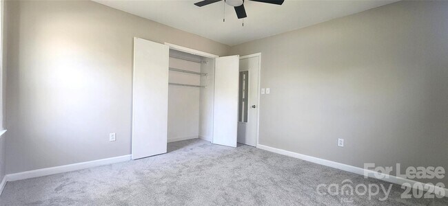 Building Photo - 2015 Glouchester Cir