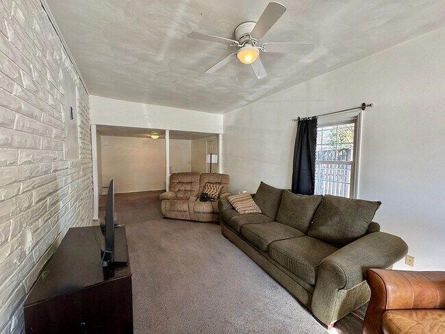 Building Photo - 1708 Grayland St