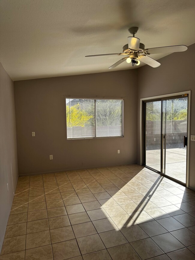 Building Photo - 3065 W Mermaid Ct