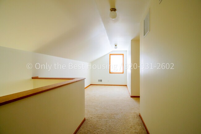 Building Photo - 611 E Burnett St