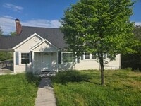 Building Photo - 4094 University Dr