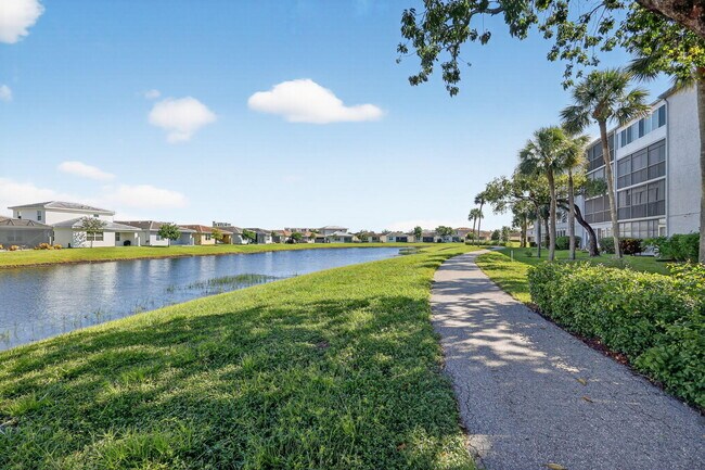 Building Photo - 14747 Cumberland Dr