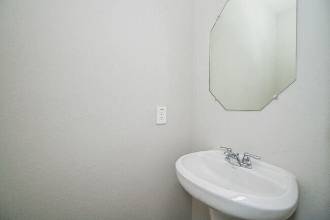 Building Photo - 2710 Hoffman Ln