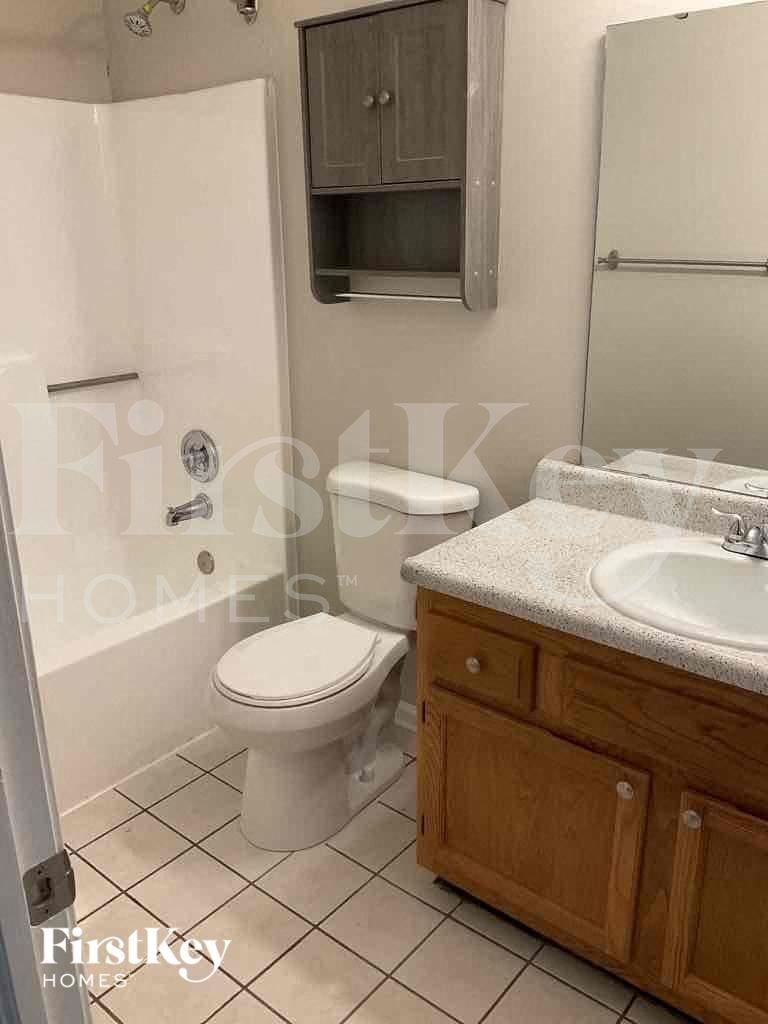 Building Photo - 962 Andover Dr