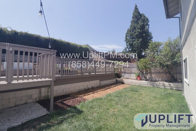 Building Photo - 6234 Rose Lake Ave
