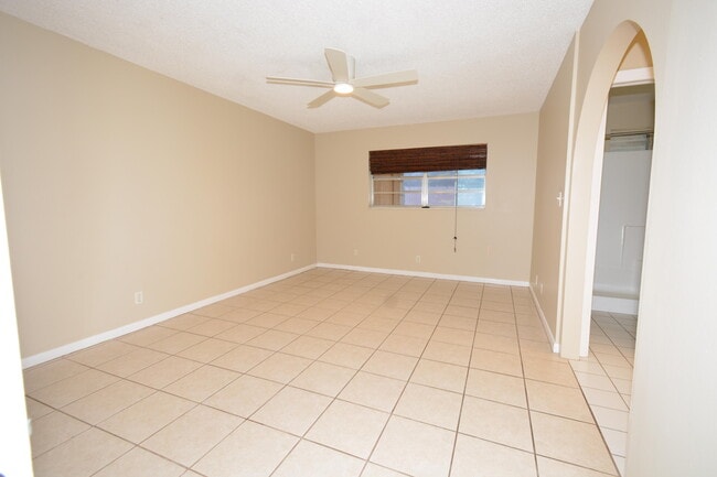 Building Photo - 10789 N Military Trl