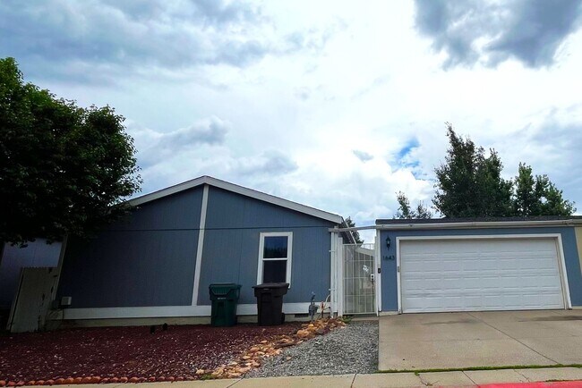 Building Photo - Great Location! 3 Bed, 2 Bath West-Flagstaff Home - Students & Pets OK! Avail Aug 10th!