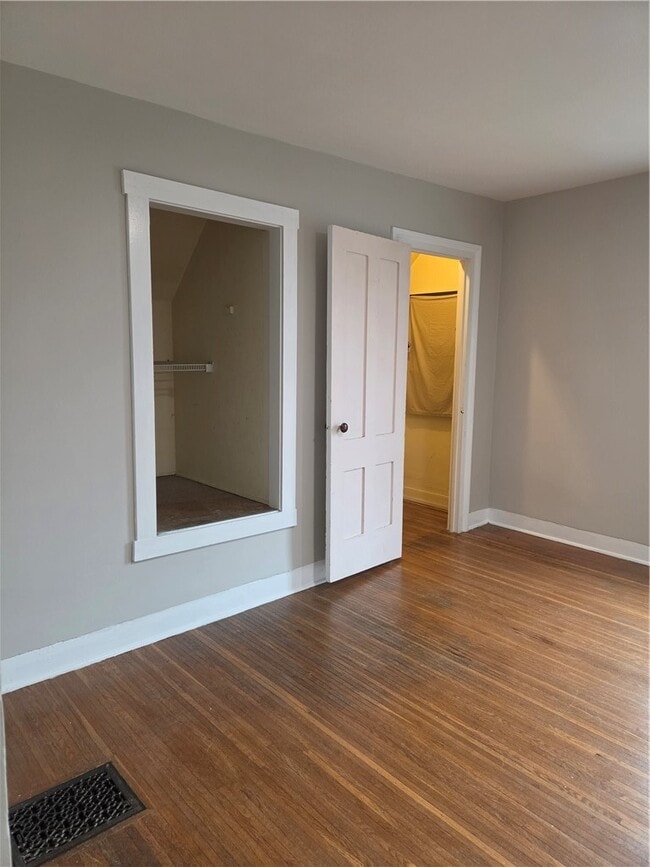 Building Photo - 21 Gardiner Park