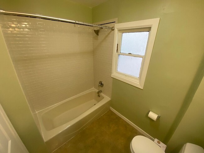 Building Photo - Advent - Gorgeous 5 Bedroom Home With Front/Backyard, Driveway & Washer/Dryer!