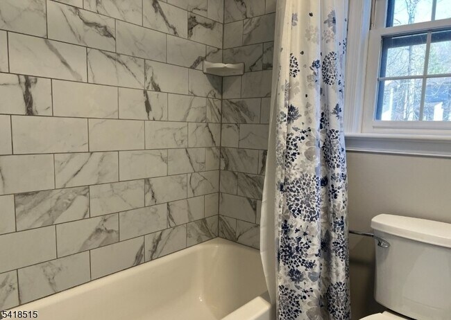 Building Photo - 64 Goldfinch Dr