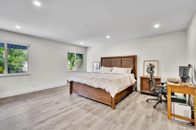 Building Photo - 10108 SW 53rd Ct