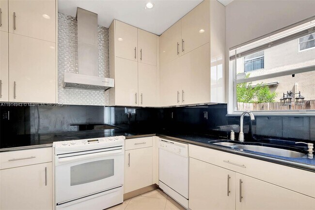 Building Photo - 9329 SW 221st St