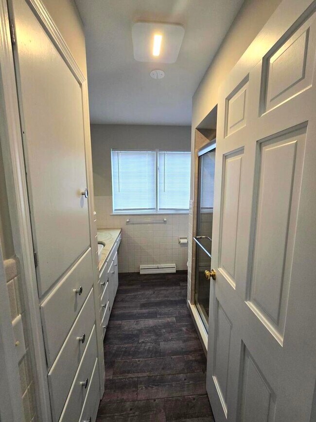 Building Photo - 714 N Bridge St