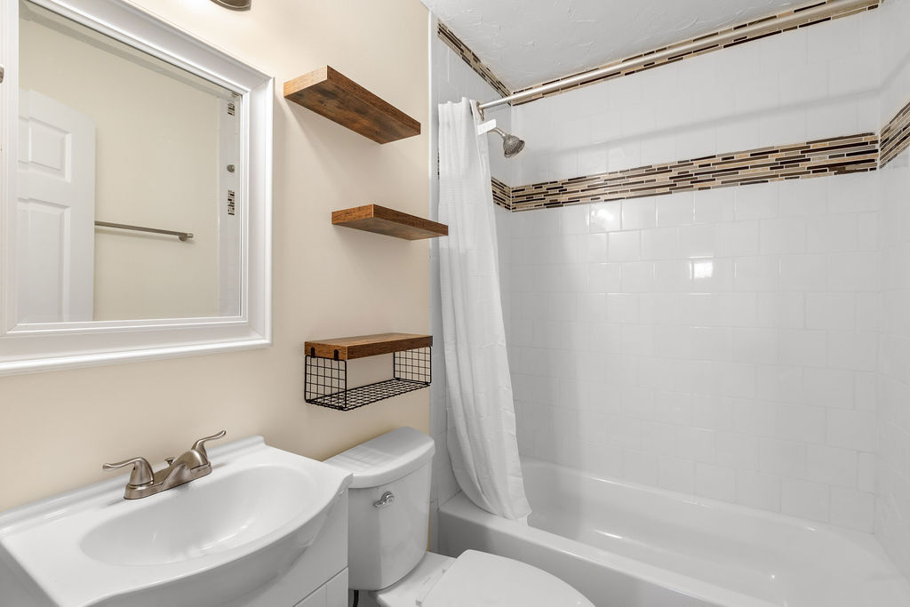 bathroom - 335 Grace St