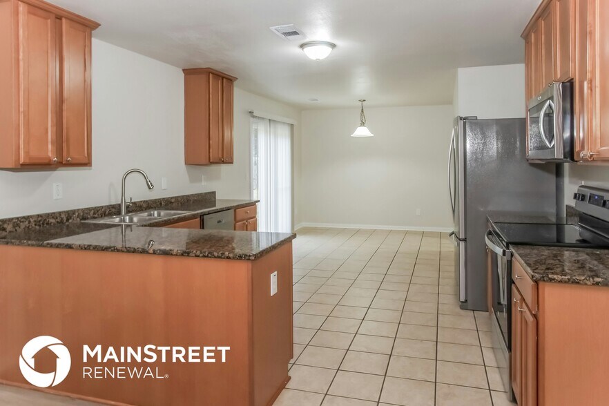 Building Photo - 174 Ranier St