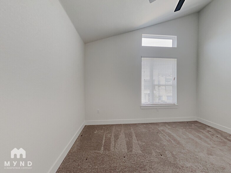 Building Photo - 8922 Menchaca Rd
