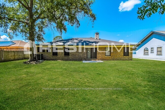 Building Photo - 956 Chalmet Ln