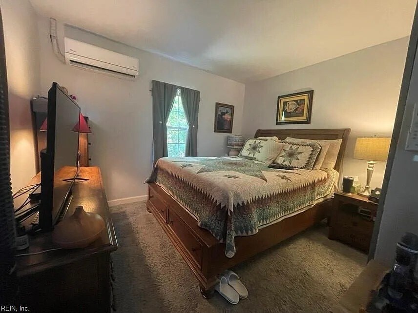 2nd fl Master bdrm - 31 E Howard St