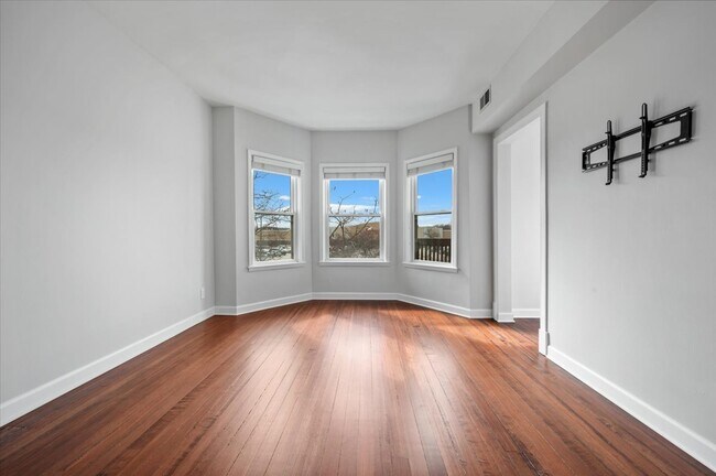 Building Photo - 2939 N Ashland Ave