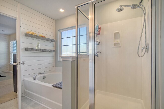 Building Photo - 838 Redbud Ln