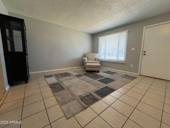 Building Photo - Amazing 3 Bedroom 2 Bath home in Tempe