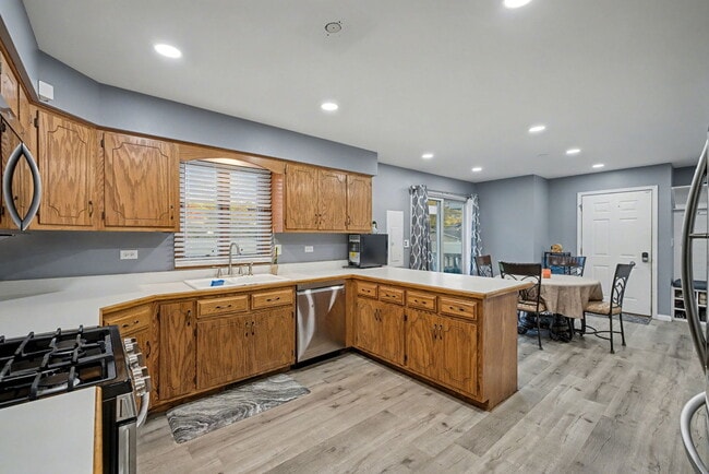 Building Photo - 2208 Root St