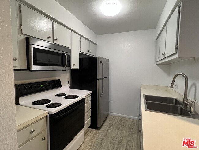 Building Photo - 1115 Raintree Cir