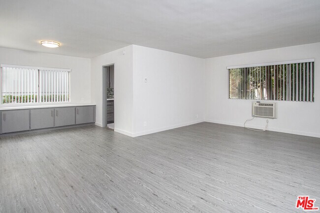 Building Photo - 450 S Los Robles Ave