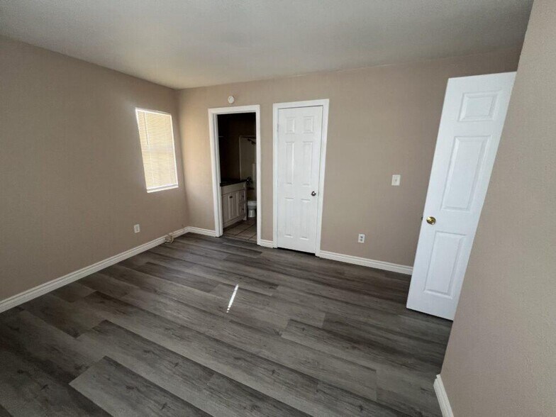 Building Photo - 3150 Soft Breezes Dr